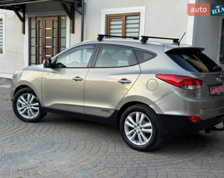 Бежевый Хендай их35, объемом двигателя 2 л и пробегом 147 тыс. км за 11800 $, фото 1 на Automoto.ua