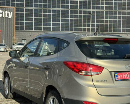 Бежевый Хендай их35, объемом двигателя 1.7 л и пробегом 220 тыс. км за 9900 $, фото 6 на Automoto.ua