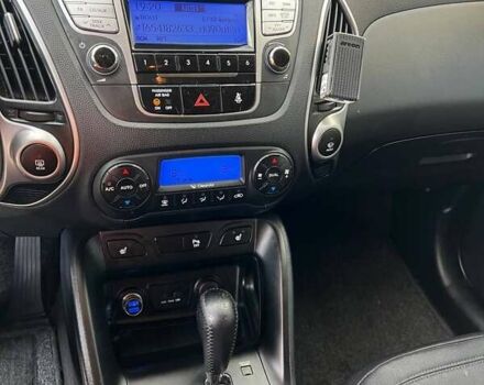 Бежевый Хендай их35, объемом двигателя 2 л и пробегом 205 тыс. км за 12500 $, фото 16 на Automoto.ua