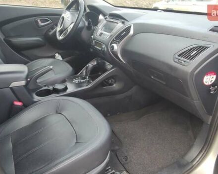 Бежевый Хендай их35, объемом двигателя 2 л и пробегом 200 тыс. км за 10990 $, фото 15 на Automoto.ua