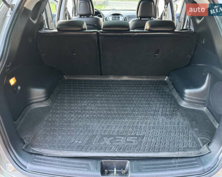 Бежевый Хендай их35, объемом двигателя 2 л и пробегом 147 тыс. км за 11800 $, фото 21 на Automoto.ua