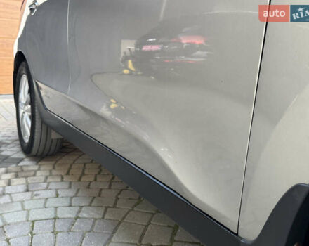 Бежевый Хендай их35, объемом двигателя 2 л и пробегом 147 тыс. км за 11800 $, фото 56 на Automoto.ua