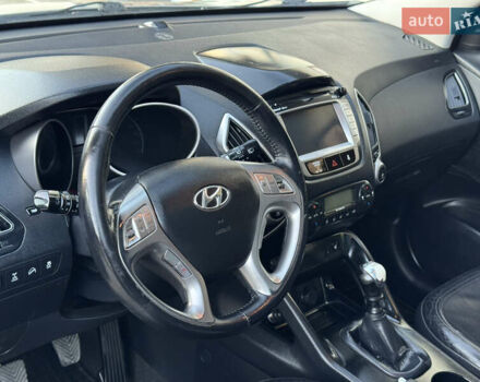 Бежевый Хендай их35, объемом двигателя 2 л и пробегом 147 тыс. км за 11800 $, фото 11 на Automoto.ua