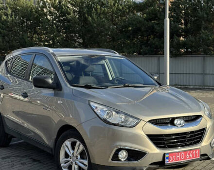 Бежевый Хендай их35, объемом двигателя 1.7 л и пробегом 220 тыс. км за 9900 $, фото 1 на Automoto.ua