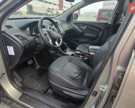 Бежевый Хендай их35, объемом двигателя 2 л и пробегом 200 тыс. км за 10990 $, фото 14 на Automoto.ua