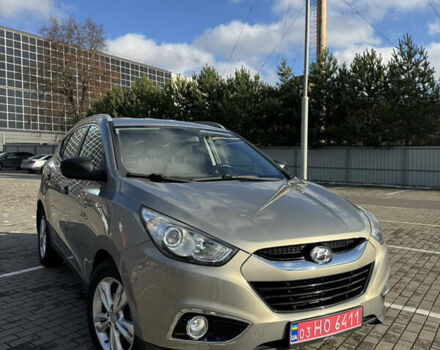 Бежевый Хендай их35, объемом двигателя 1.7 л и пробегом 220 тыс. км за 9900 $, фото 1 на Automoto.ua