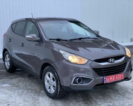 Бежевый Хендай их35, объемом двигателя 1.7 л и пробегом 228 тыс. км за 10900 $, фото 1 на Automoto.ua