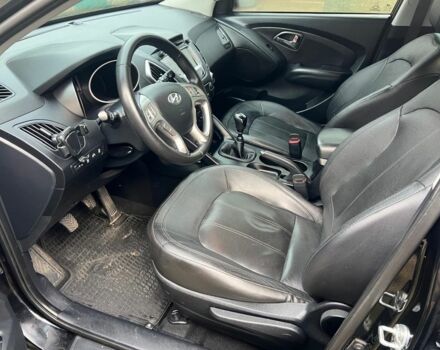 Черный Хендай их35, объемом двигателя 1.7 л и пробегом 205 тыс. км за 12900 $, фото 5 на Automoto.ua