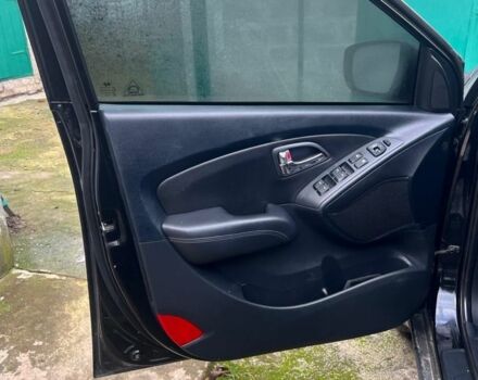 Черный Хендай их35, объемом двигателя 1.7 л и пробегом 205 тыс. км за 12900 $, фото 4 на Automoto.ua