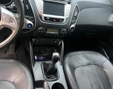 Черный Хендай их35, объемом двигателя 1.7 л и пробегом 205 тыс. км за 12900 $, фото 2 на Automoto.ua