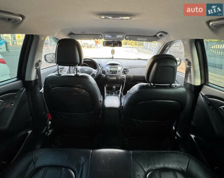 Черный Хендай их35, объемом двигателя 2 л и пробегом 176 тыс. км за 12500 $, фото 8 на Automoto.ua