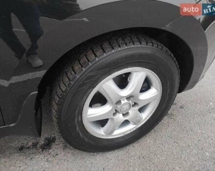 Черный Хендай их35, объемом двигателя 2 л и пробегом 249 тыс. км за 11900 $, фото 11 на Automoto.ua