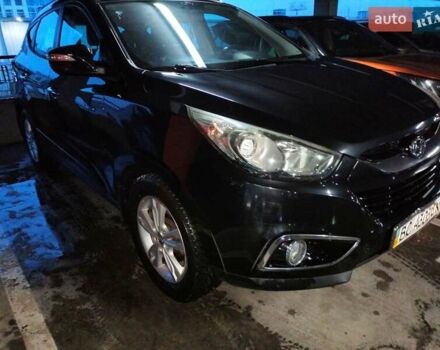 Черный Хендай их35, объемом двигателя 2 л и пробегом 200 тыс. км за 10700 $, фото 2 на Automoto.ua