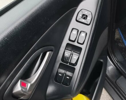 Черный Хендай их35, объемом двигателя 2 л и пробегом 230 тыс. км за 9500 $, фото 7 на Automoto.ua