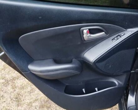 Черный Хендай их35, объемом двигателя 1.69 л и пробегом 250 тыс. км за 11888 $, фото 32 на Automoto.ua