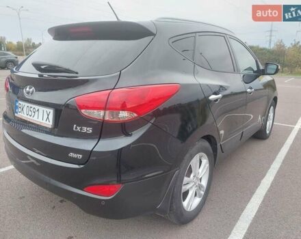 Черный Хендай их35, объемом двигателя 2 л и пробегом 173 тыс. км за 11900 $, фото 4 на Automoto.ua