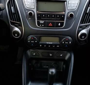 Черный Хендай их35, объемом двигателя 2 л и пробегом 264 тыс. км за 11900 $, фото 10 на Automoto.ua