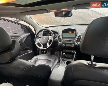 Черный Хендай их35, объемом двигателя 2 л и пробегом 190 тыс. км за 12200 $, фото 1 на Automoto.ua