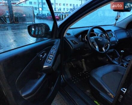 Черный Хендай их35, объемом двигателя 2 л и пробегом 200 тыс. км за 10700 $, фото 9 на Automoto.ua
