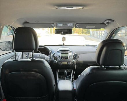 Черный Хендай их35, объемом двигателя 2 л и пробегом 176 тыс. км за 12500 $, фото 7 на Automoto.ua