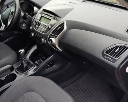 Черный Хендай их35, объемом двигателя 1.69 л и пробегом 250 тыс. км за 11888 $, фото 17 на Automoto.ua