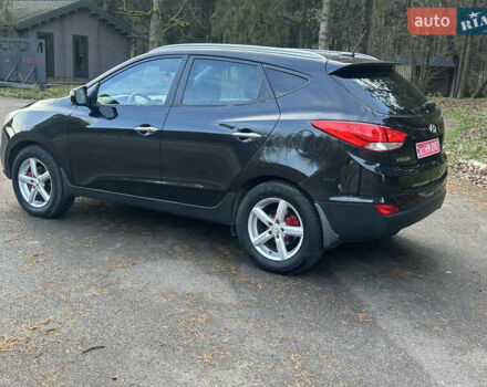 Чорний Хендай іх35, об'ємом двигуна 2 л та пробігом 240 тис. км за 12500 $, фото 5 на Automoto.ua