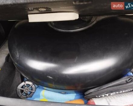 Черный Хендай их35, объемом двигателя 2 л и пробегом 230 тыс. км за 9500 $, фото 4 на Automoto.ua