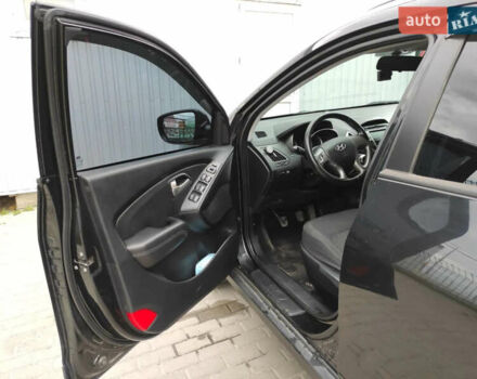 Черный Хендай их35, объемом двигателя 1.6 л и пробегом 295 тыс. км за 10500 $, фото 4 на Automoto.ua