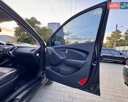 Черный Хендай их35, объемом двигателя 2 л и пробегом 160 тыс. км за 5900 $, фото 27 на Automoto.ua