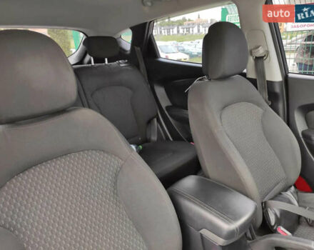 Черный Хендай их35, объемом двигателя 1.6 л и пробегом 295 тыс. км за 10500 $, фото 2 на Automoto.ua