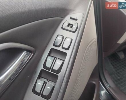 Черный Хендай их35, объемом двигателя 2 л и пробегом 173 тыс. км за 11900 $, фото 14 на Automoto.ua