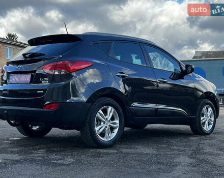 Черный Хендай их35, объемом двигателя 2 л и пробегом 225 тыс. км за 12999 $, фото 12 на Automoto.ua