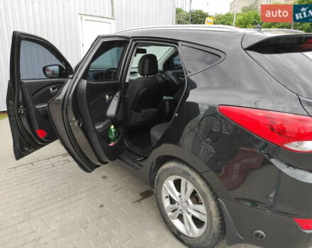 Черный Хендай их35, объемом двигателя 1.6 л и пробегом 295 тыс. км за 10500 $, фото 5 на Automoto.ua