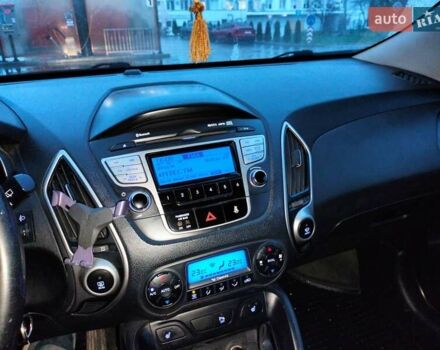 Черный Хендай их35, объемом двигателя 2 л и пробегом 200 тыс. км за 10700 $, фото 7 на Automoto.ua