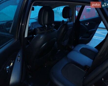 Черный Хендай их35, объемом двигателя 2 л и пробегом 200 тыс. км за 10700 $, фото 13 на Automoto.ua