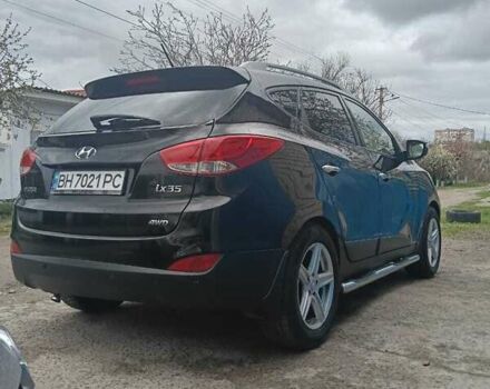 Черный Хендай их35, объемом двигателя 2 л и пробегом 190 тыс. км за 12800 $, фото 3 на Automoto.ua