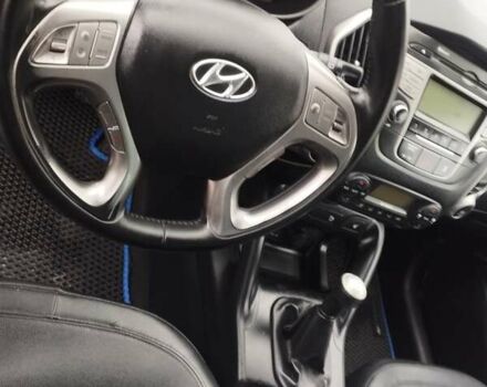 Черный Хендай их35, объемом двигателя 2 л и пробегом 230 тыс. км за 9500 $, фото 9 на Automoto.ua