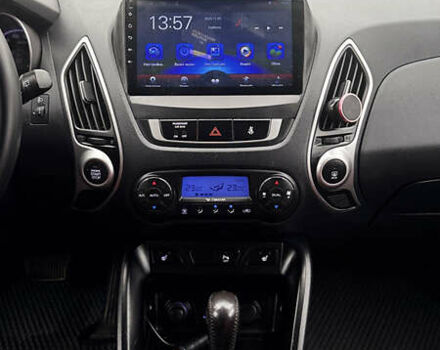 Черный Хендай их35, объемом двигателя 2 л и пробегом 178 тыс. км за 12350 $, фото 12 на Automoto.ua