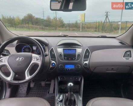 Черный Хендай их35, объемом двигателя 2 л и пробегом 173 тыс. км за 11900 $, фото 9 на Automoto.ua