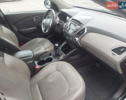 Черный Хендай их35, объемом двигателя 2 л и пробегом 173 тыс. км за 11900 $, фото 12 на Automoto.ua