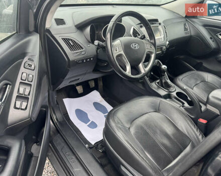 Черный Хендай их35, объемом двигателя 2 л и пробегом 111 тыс. км за 11900 $, фото 7 на Automoto.ua