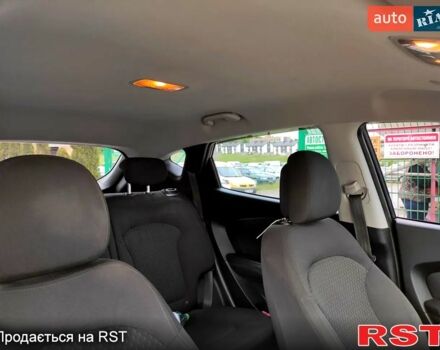 Черный Хендай их35, объемом двигателя 2 л и пробегом 290 тыс. км за 10500 $, фото 2 на Automoto.ua