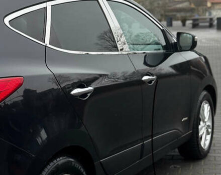 Черный Хендай их35, объемом двигателя 2 л и пробегом 178 тыс. км за 12350 $, фото 5 на Automoto.ua