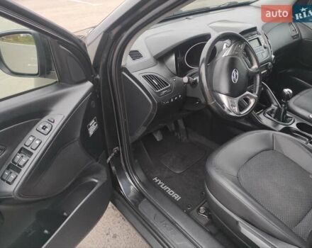 Черный Хендай их35, объемом двигателя 2 л и пробегом 249 тыс. км за 11900 $, фото 15 на Automoto.ua