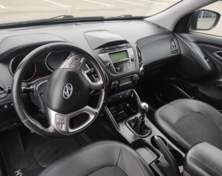 Черный Хендай их35, объемом двигателя 2 л и пробегом 249 тыс. км за 11900 $, фото 5 на Automoto.ua