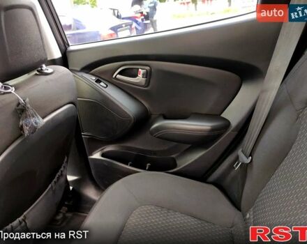 Черный Хендай их35, объемом двигателя 2 л и пробегом 290 тыс. км за 10500 $, фото 7 на Automoto.ua