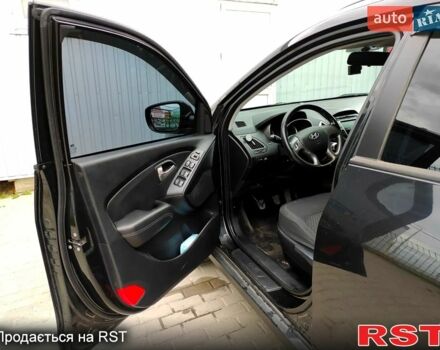 Черный Хендай их35, объемом двигателя 2 л и пробегом 290 тыс. км за 10500 $, фото 13 на Automoto.ua