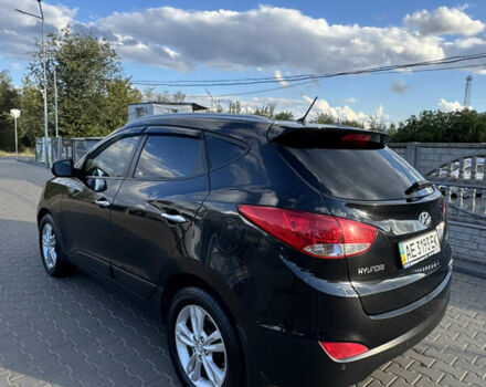 Черный Хендай их35, объемом двигателя 2 л и пробегом 176 тыс. км за 12500 $, фото 4 на Automoto.ua