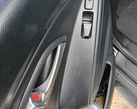 Черный Хендай их35, объемом двигателя 2 л и пробегом 190 тыс. км за 12800 $, фото 11 на Automoto.ua