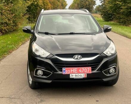 Черный Хендай их35, объемом двигателя 2 л и пробегом 233 тыс. км за 13500 $, фото 2 на Automoto.ua